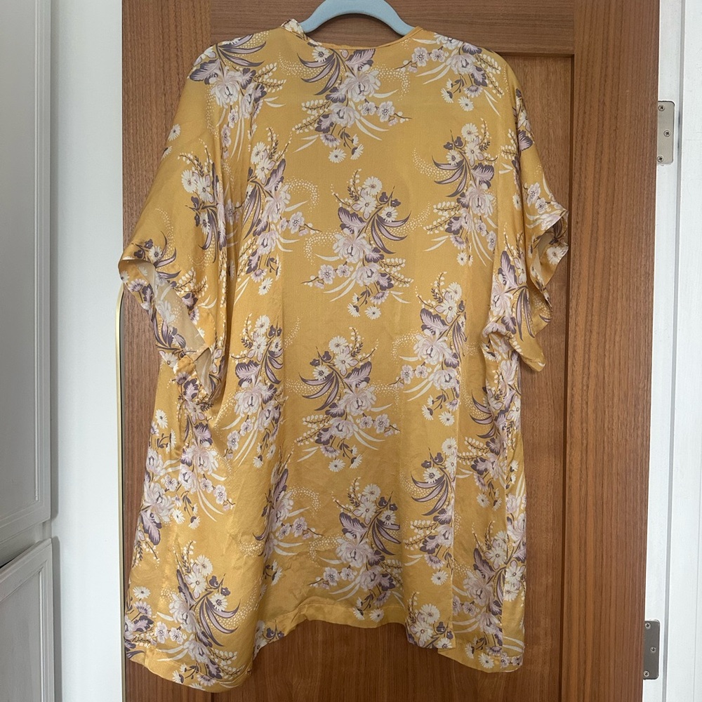 ☀️🌼 Vitamin A Yellow Floral Kimono Cardigan – One Size 🌼☀️ - Picture 3 of 7